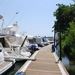 Bungalow Resort Ameglia * Амелия