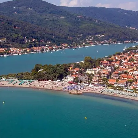 Bungalow Resort Ameglia مكان تخييم