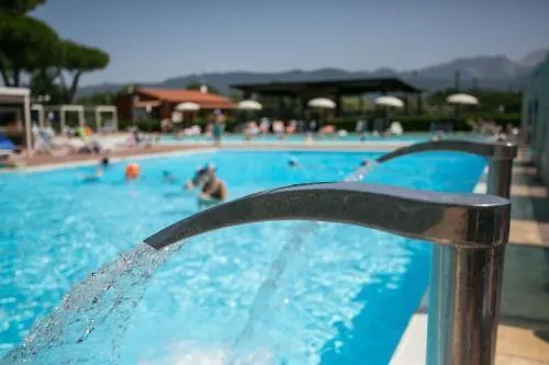 Bungalow Resort Ameglia مكان تخييم *