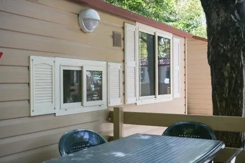 Bungalow Resort Ameglia مكان تخييم *