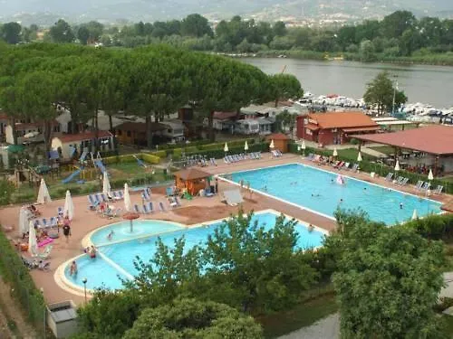 Bungalow Resort Ameglia مكان تخييم أَميليا
