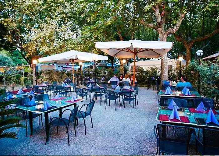 مكان تخييم Bungalow Resort Ameglia *