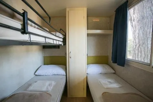 مكان تخييم Bungalow Resort Ameglia