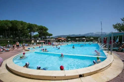 Bungalow Resort Ameglia أَميليا