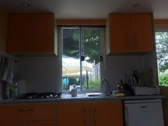 Bungalow Resort Ameglia مكان تخييم *