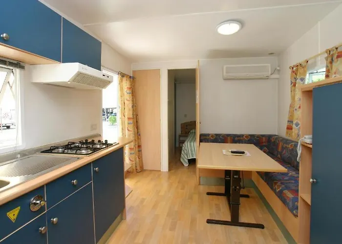 Bungalow Resort Ameglia مكان تخييم أَميليا
